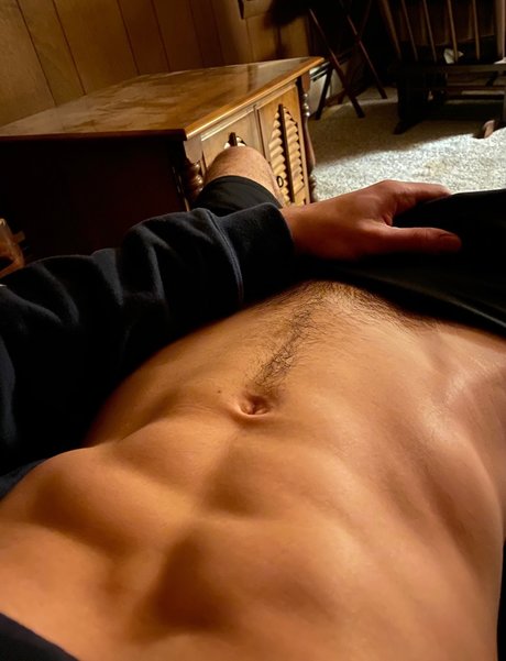 Foto desnuda filtrada de OnlyFans de Ad