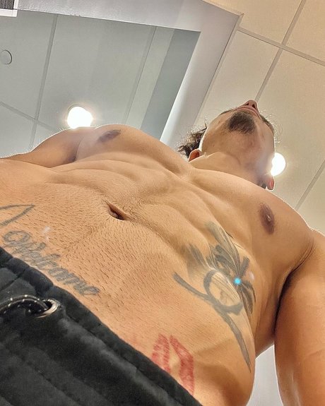Foto desnuda filtrada de OnlyFans de Omar Morales