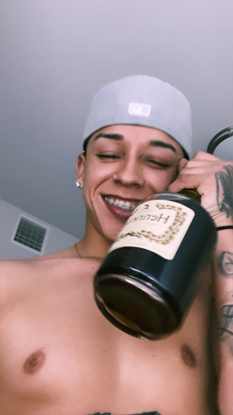 Foto desnuda filtrada de OnlyFans de Abovetheclovds