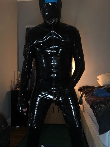 Foto desnuda filtrada de OnlyFans de Adam