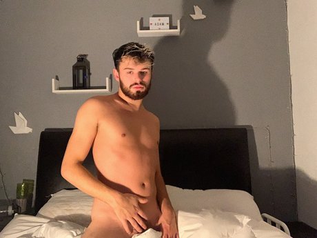 Foto desnuda filtrada de OnlyFans de Adam Cole