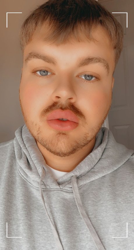Foto desnuda filtrada de OnlyFans de Aidan