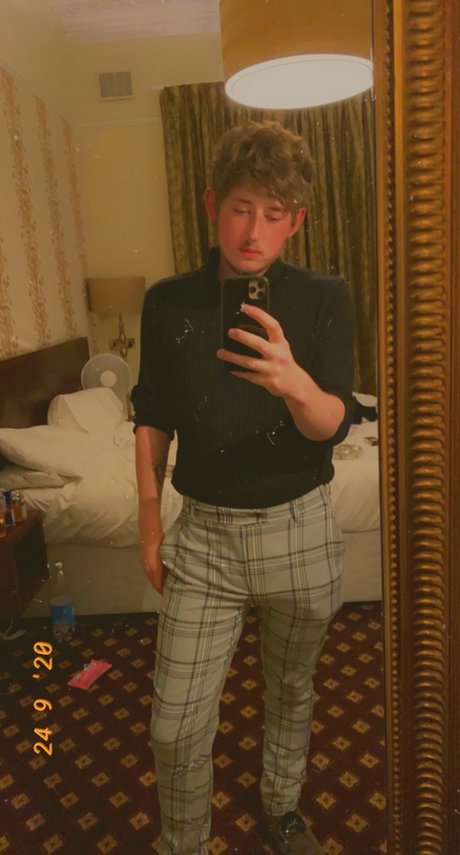 Foto desnuda filtrada de OnlyFans de Adam