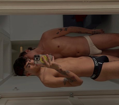 Foto desnuda filtrada de OnlyFans de Juan Y Gabriel