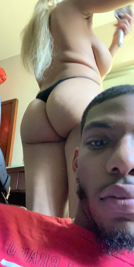 Foto desnuda filtrada de OnlyFans de Sexiest Brown Skin Nigga Alive