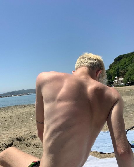 Foto desnuda filtrada de OnlyFans de Urfavskinnyboy