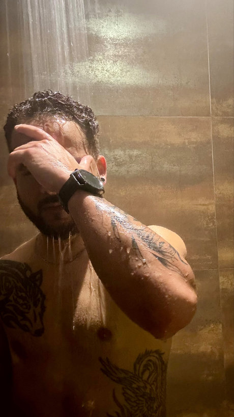 Foto desnuda filtrada de OnlyFans de Ozzi
