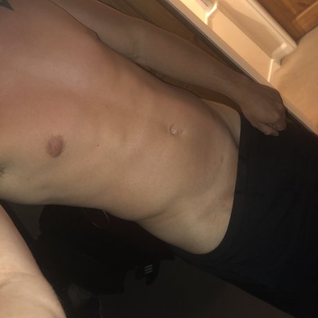 Foto desnuda filtrada de OnlyFans de Straight Shaven Scally Boy