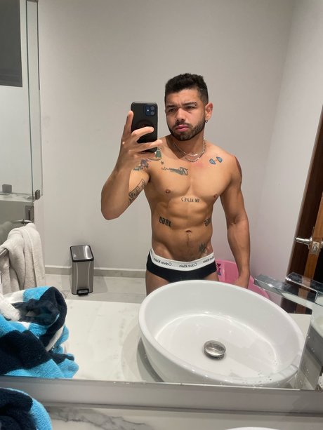 Foto desnuda filtrada de OnlyFans de Ozm