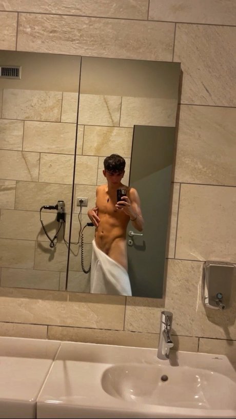 Foto desnuda filtrada de OnlyFans de Achille