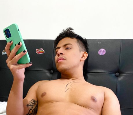 Foto desnuda filtrada de OnlyFans de Alejo Acosta