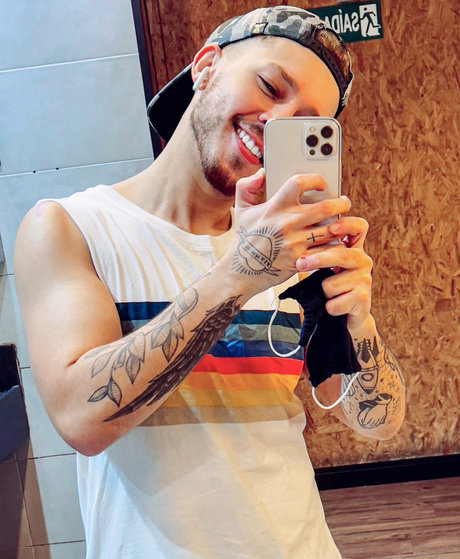 Foto desnuda filtrada de OnlyFans de Renato Santana