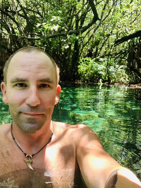 Foto desnuda filtrada de OnlyFans de Adam