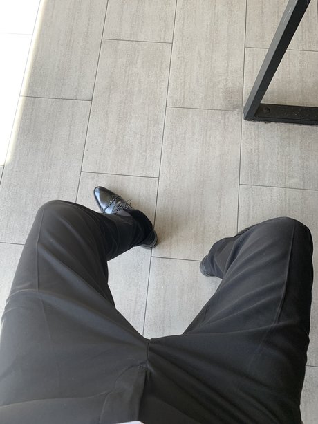 Foto desnuda filtrada de OnlyFans de Suit9999