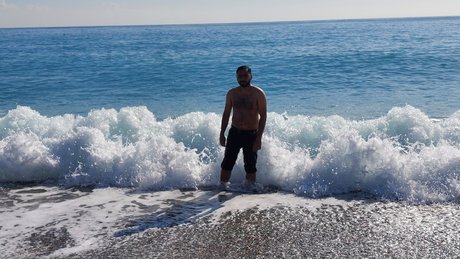 Foto desnuda filtrada de OnlyFans de Adnan Rafiq
