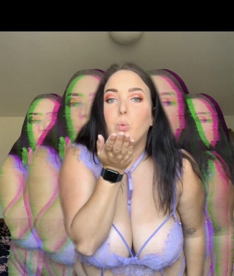 Foto desnuda filtrada de OnlyFans de Emily 