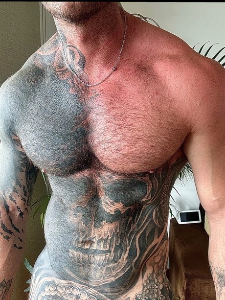 Foto desnuda filtrada de OnlyFans de Papi  Strong