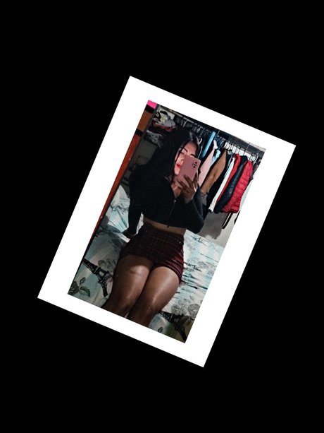 Foto desnuda filtrada de OnlyFans de Paola 