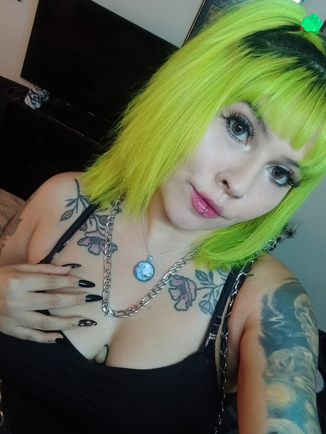 Foto desnuda filtrada de OnlyFans de Alaska Ain