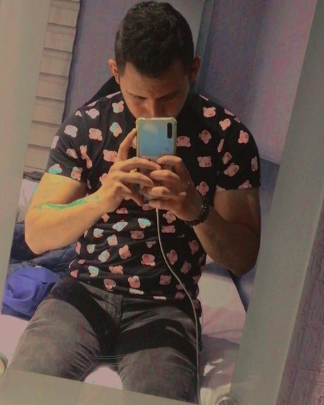 Foto desnuda filtrada de OnlyFans de Alanzin