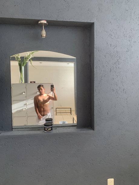 Foto desnuda filtrada de OnlyFans de Emi Bluee