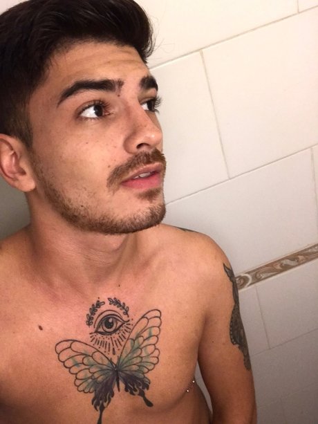 Foto desnuda filtrada de OnlyFans de Dragoncitolat