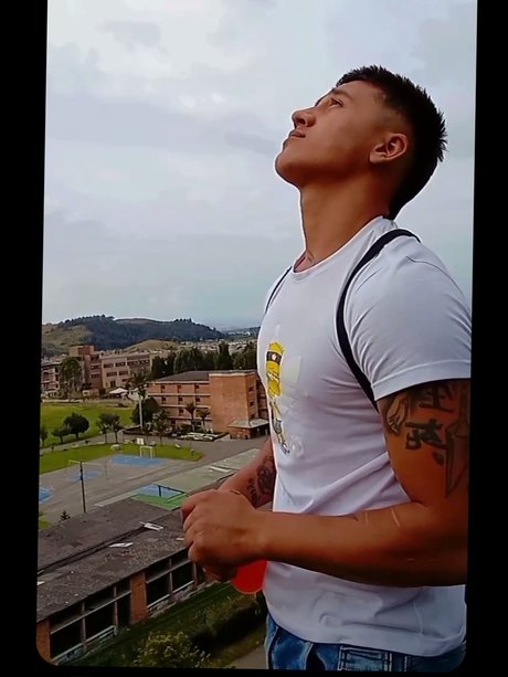 Foto desnuda filtrada de OnlyFans de Felipe Pinzon