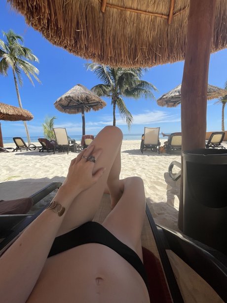 Foto desnuda filtrada de OnlyFans de Caiti J