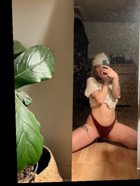 Foto desnuda filtrada de OnlyFans de Peyton And Ambrosia