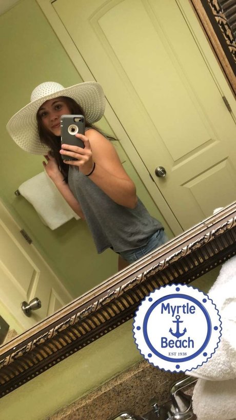 Foto desnuda filtrada de OnlyFans de Victoria