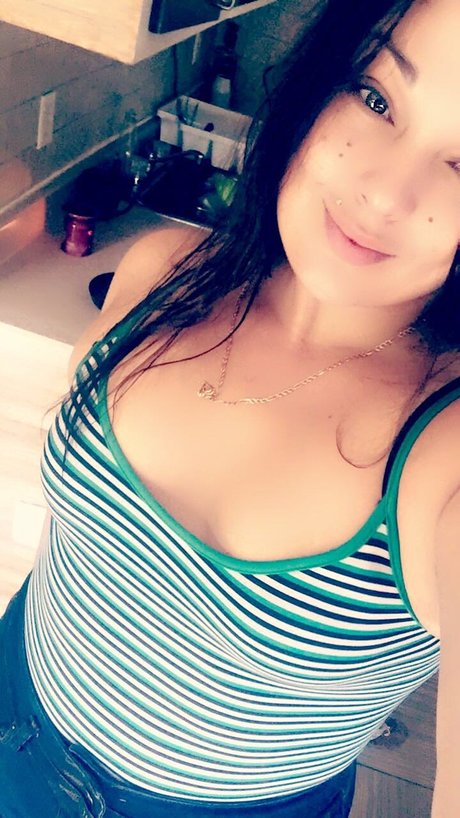 Foto desnuda filtrada de OnlyFans de Naughtypetitelionne