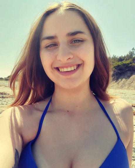 Foto desnuda filtrada de OnlyFans de Petite Demon