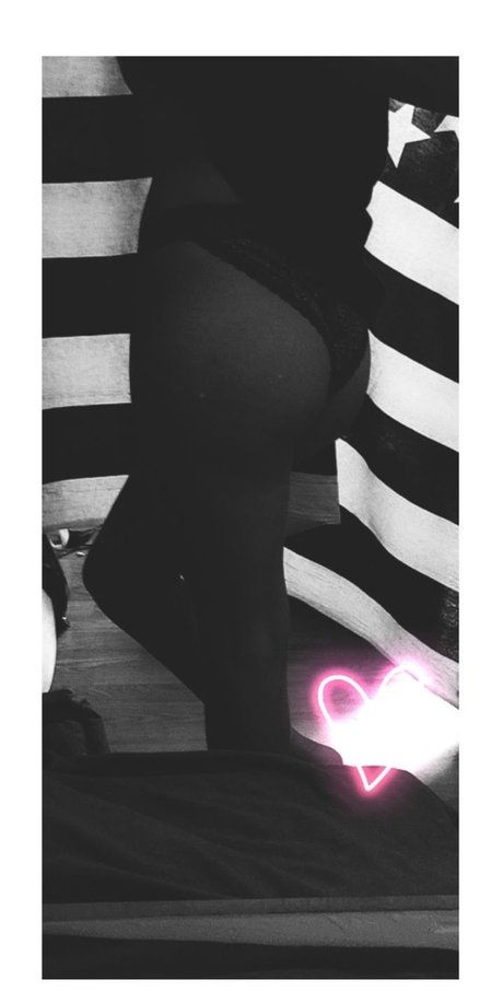 Petitethiccthighs