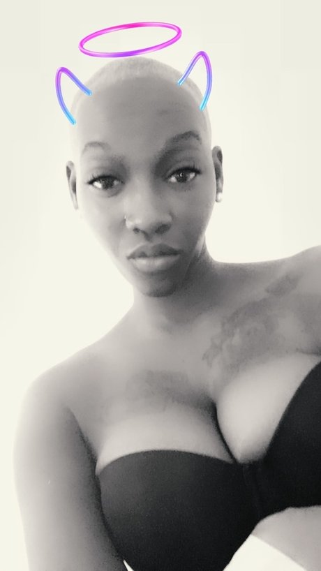 Foto desnuda filtrada de OnlyFans de Bald And Chocolate