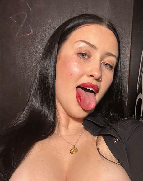 Chloe Picante