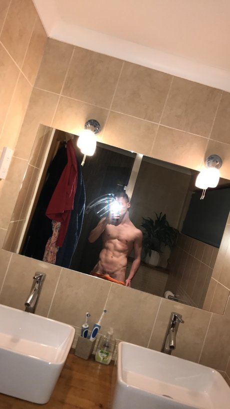 Foto desnuda filtrada de OnlyFans de Ch0ke And Veins
