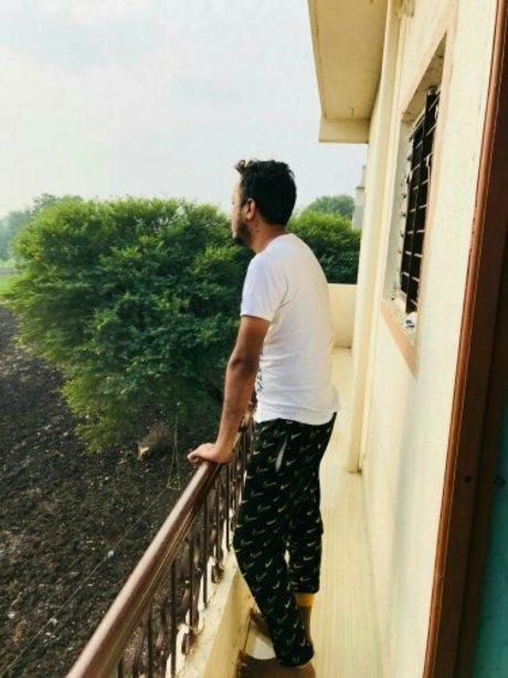 Piyushbottom