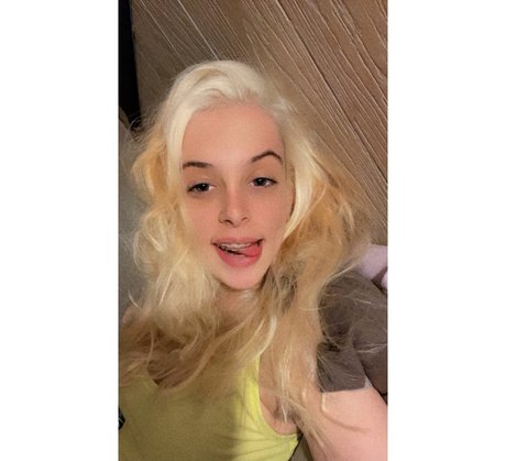 Foto desnuda filtrada de OnlyFans de Alexis