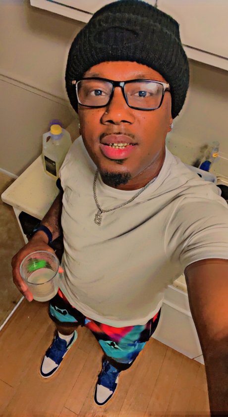 Foto desnuda filtrada de OnlyFans de Prettyboi Bre