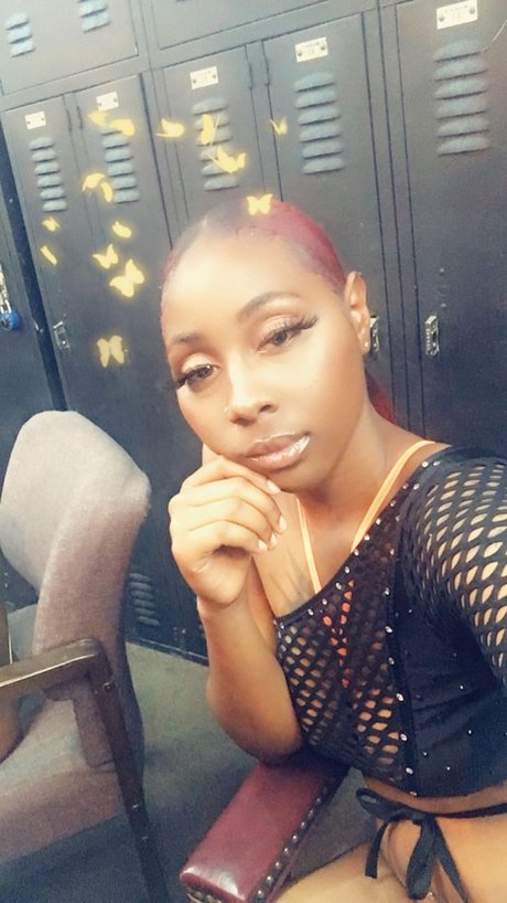 Foto desnuda filtrada de OnlyFans de Ayyoprettyblack