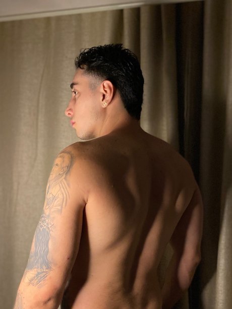 Foto desnuda filtrada de OnlyFans de Daniel Osorio Betancourt