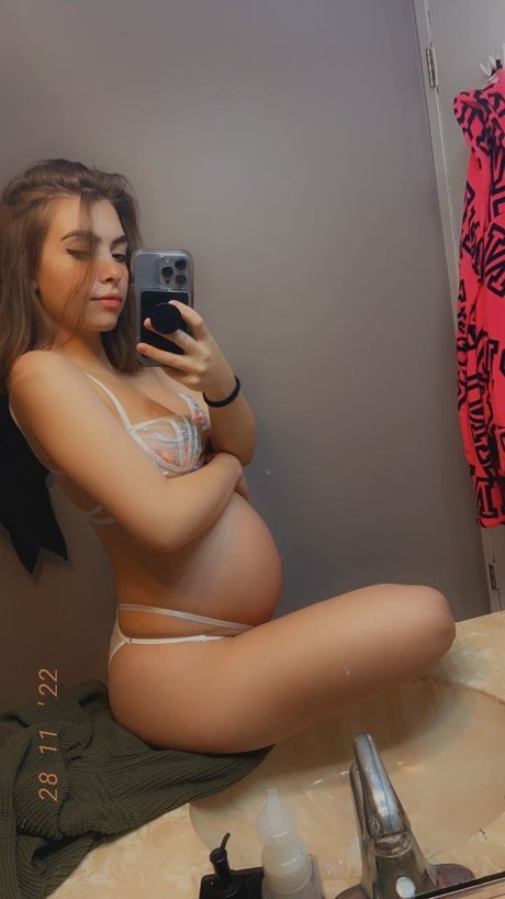 Foto desnuda filtrada de OnlyFans de Pregomama2023