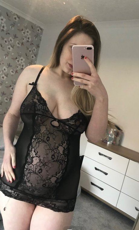 Foto desnuda filtrada de OnlyFans de Pregnant Sexy Holly