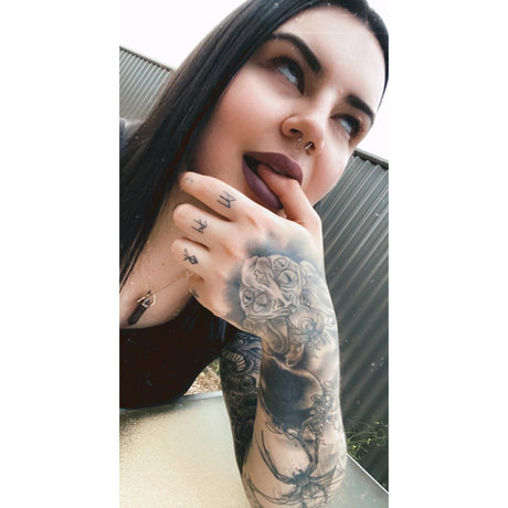 Foto desnuda filtrada de OnlyFans de Rhinestone Eyes