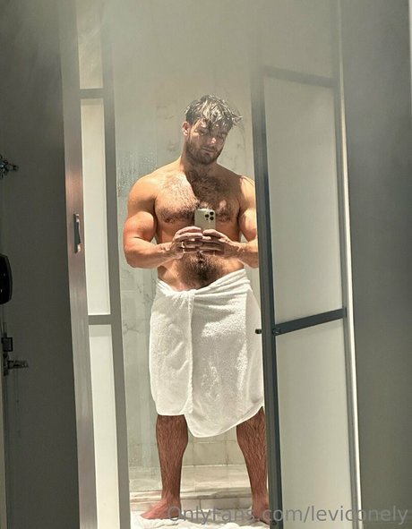 Foto desnuda filtrada de OnlyFans de Leviconely