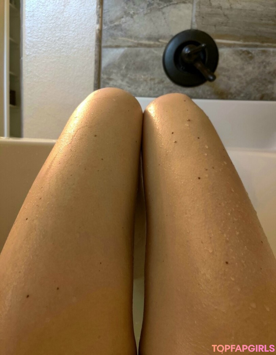 Foto desnuda filtrada de OnlyFans de Americanhousewife #22 Foto desnuda filtrada de OnlyFans de Americanhousewife #22