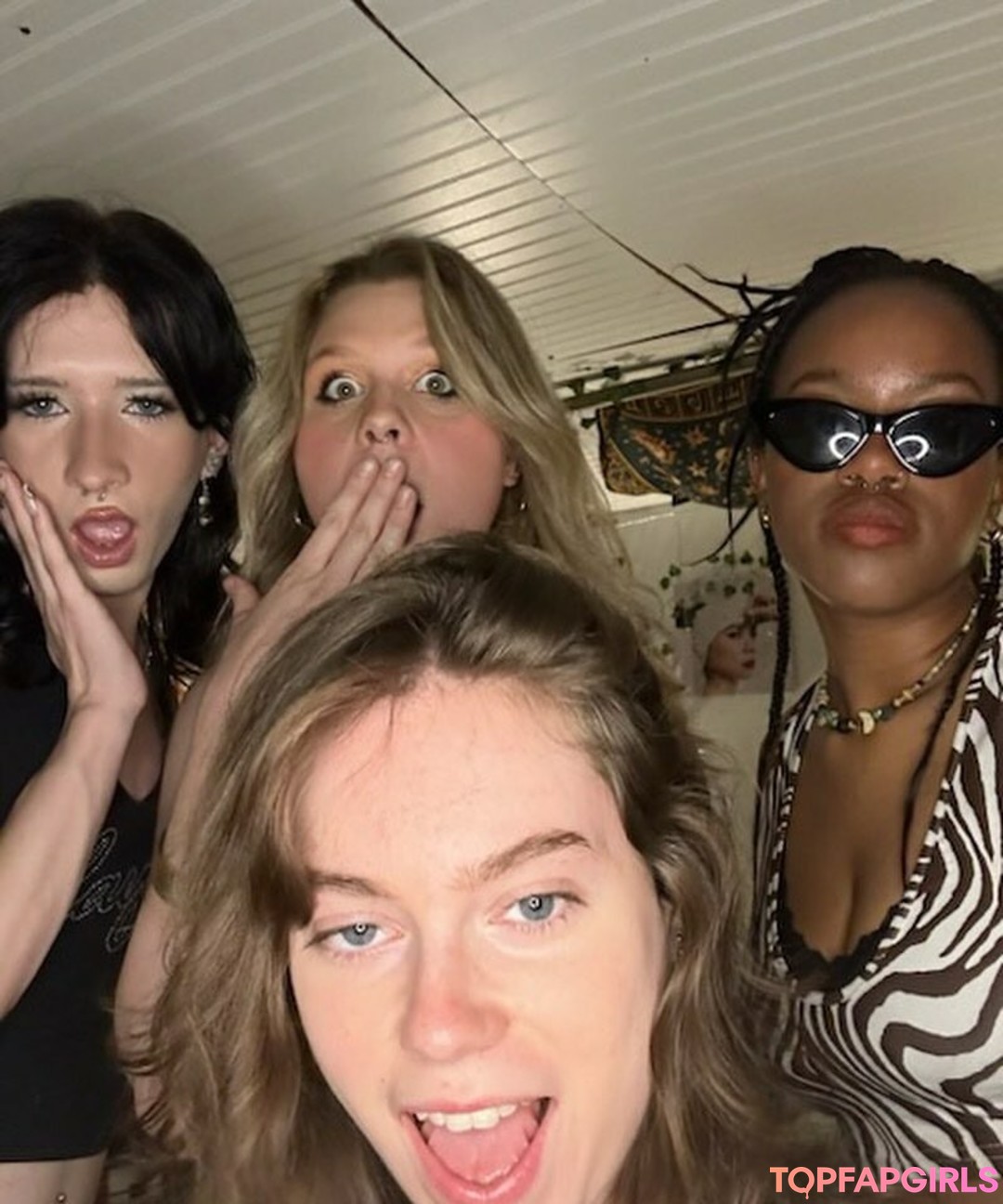 Foto desnuda filtrada de OnlyFans de Cherry Darling #66 Foto desnuda filtrada de OnlyFans de Cherry Darling #66