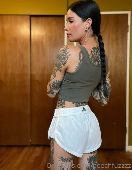 Foto desnuda filtrada de OnlyFans de Peechfuzzzz
