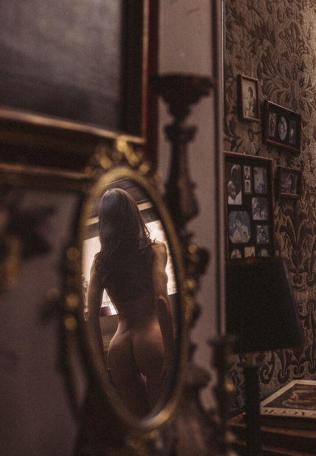 Foto desnuda filtrada de OnlyFans de Budai Brigi