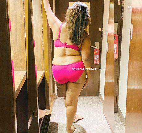 Foto desnuda filtrada de OnlyFans de Priyablr123